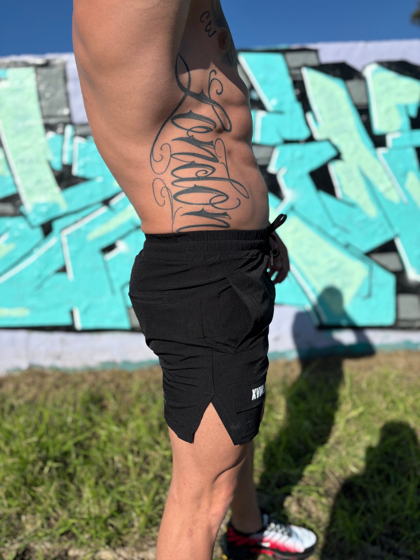 RESPECT THE BODY shorts black