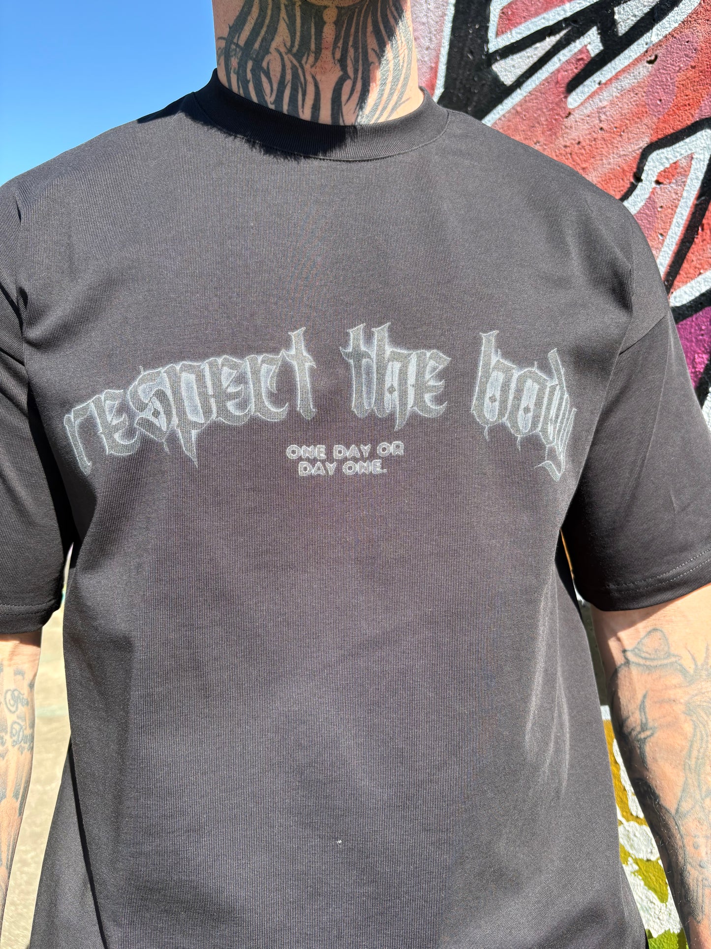 RESPECT THE BODY Vintage drop T-Shirt  BLACK