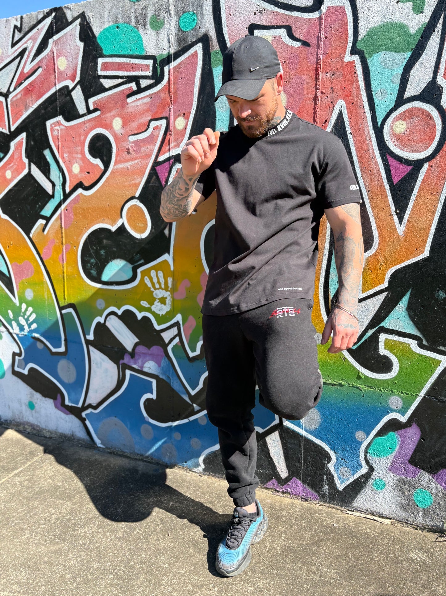 RESPECT THE BODY Roman T-Shirt BLACK